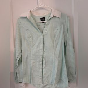 Super cute Fitted dress shirt